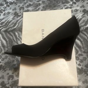 Bandolino Black Open Toe Wedge Shoes, Size 8 1/2, Box, Worn Twice, No trade
